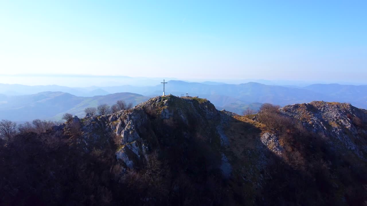 십자가가 있는 산꼭대기