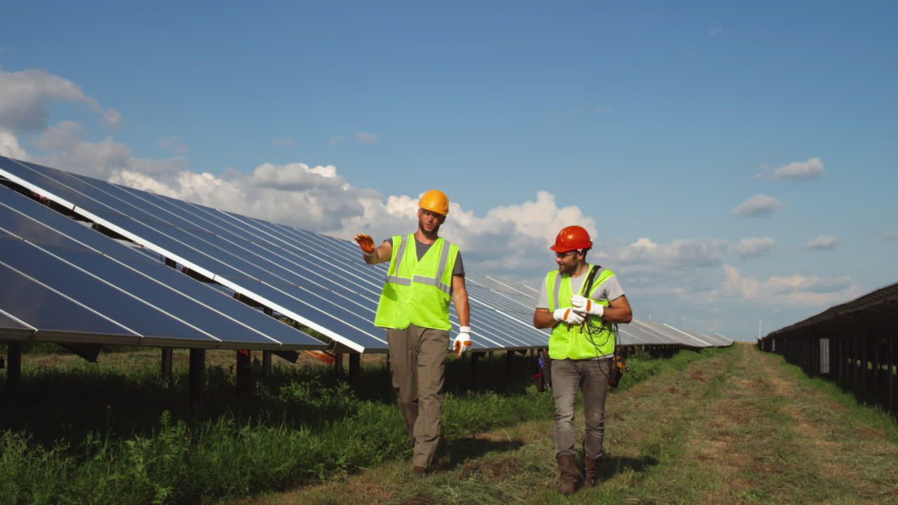 equipo de mantenimiento de paneles solares