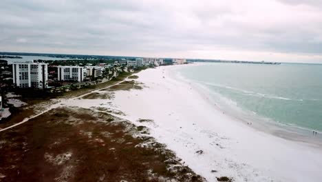 Luftzoom-In-Lido-Beach,-Lido-Key,-Sarasota,-Florida