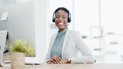 Mujer-Negra,-Call-Center-Y-Sonrisa-En-La-Computadora