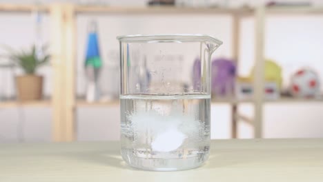 fizzing y formación de gas en la reacción química