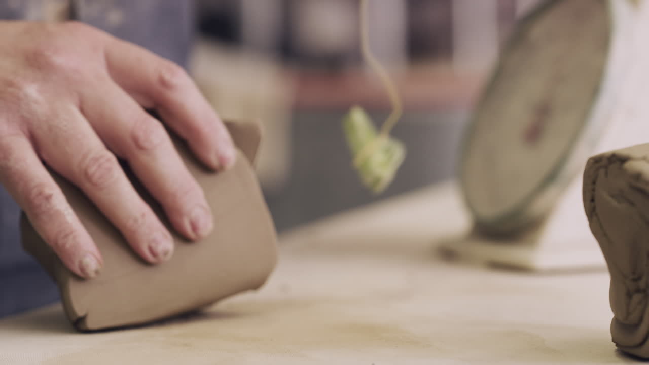 오늘은 점토이고 내일은 아름다운 창조물입니다.