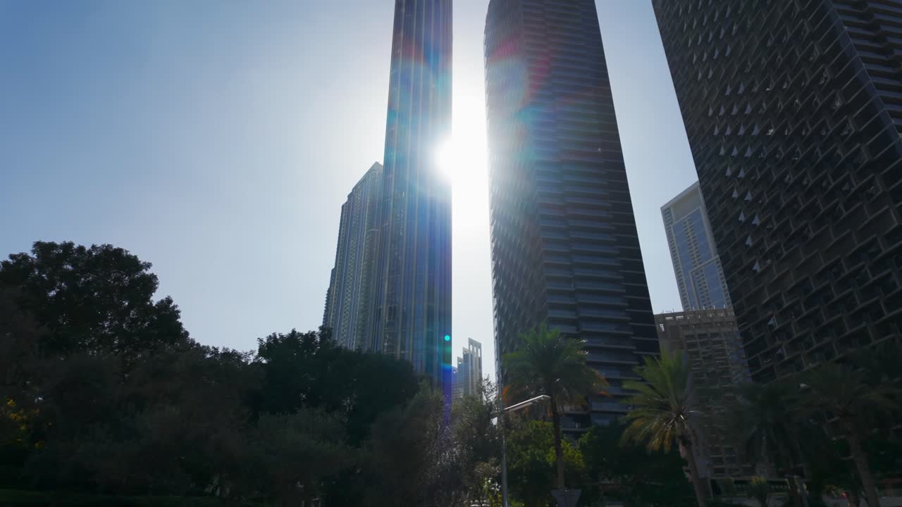 el horizonte de la ciudad de dubái con edificios modernos de gran altura