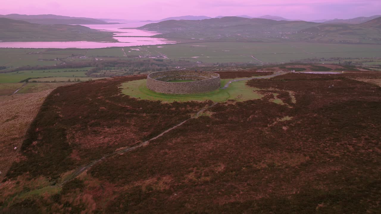 아이리치 링 포트, 도네갈 - 아일랜드의 그리안.