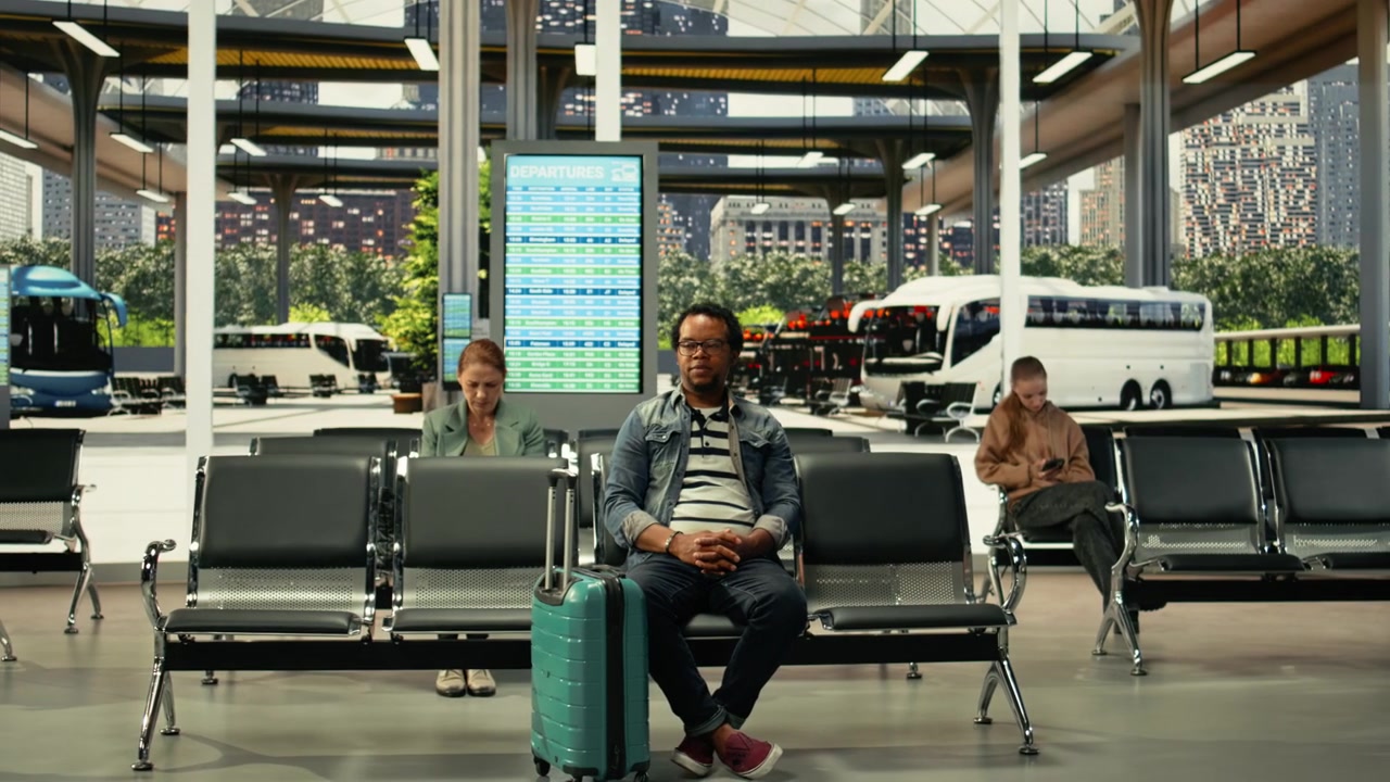 Terminal affollato degli autobus con persone che si preparano per un viaggio internazionale in pullman.