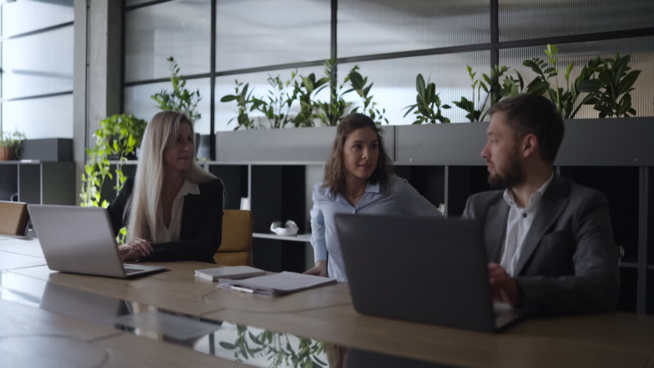 reunión de negocios en una oficina moderna