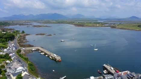 Roundstone-village,-Connemara,-County-Galway,-Ireland,-July-2021