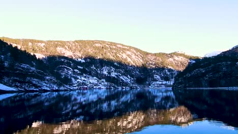 Paseos-En-Bote-Por-Los-Fiordos-Que-Rodean-Bergen,-Noruega