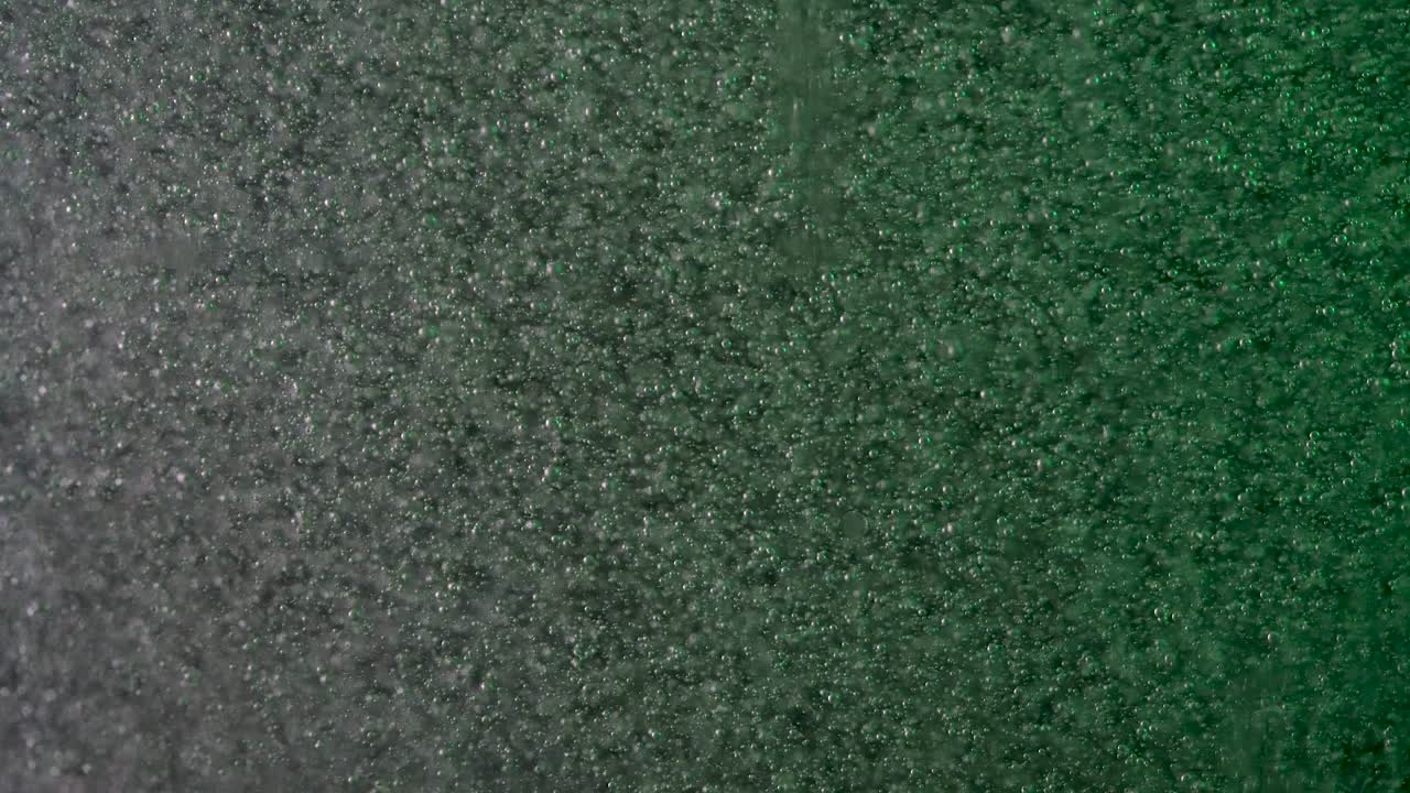 diminutas burbujas verdes y blancas efervescentes en una danza hormigueante