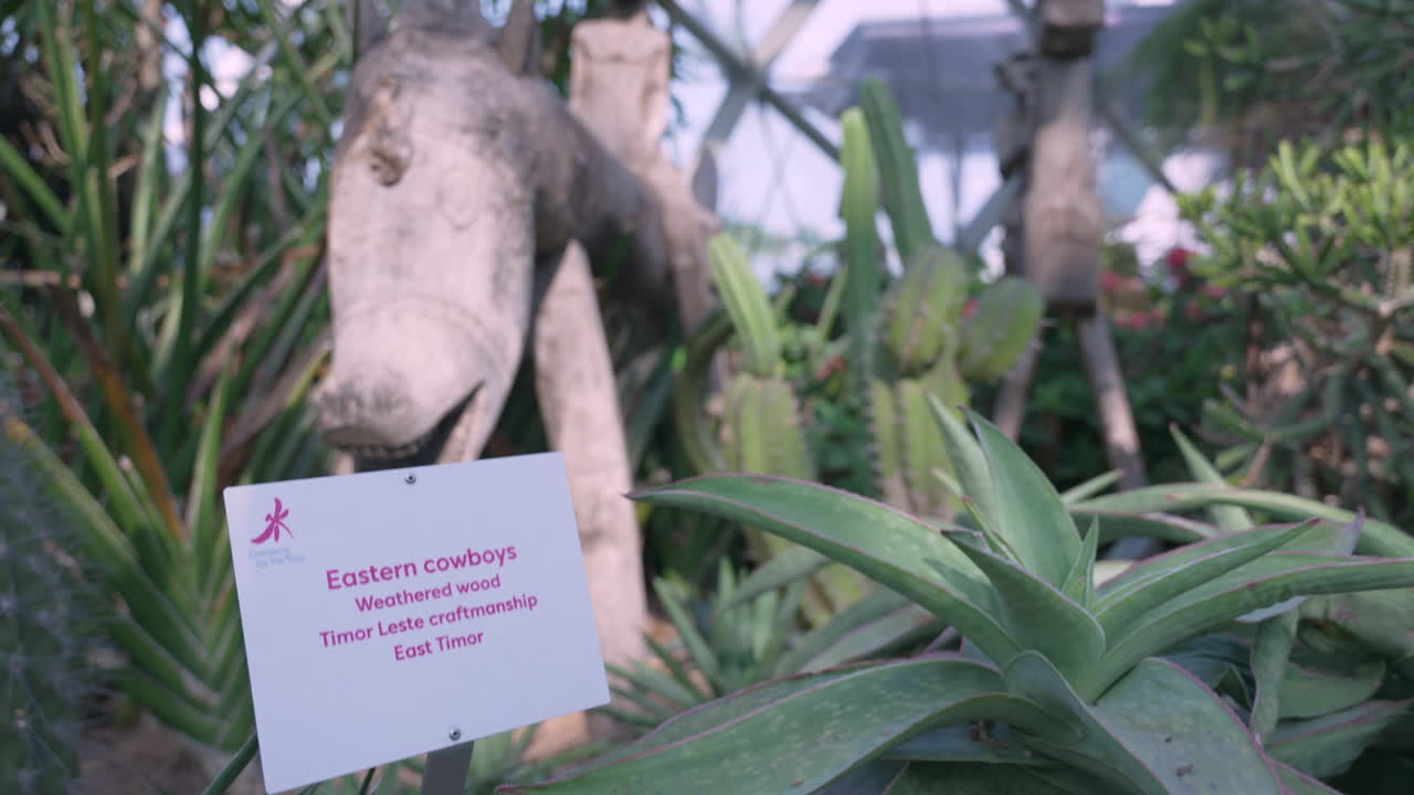 싱가포르 의 만 근처 의 정원 에 있는 동방 카우보이 조각