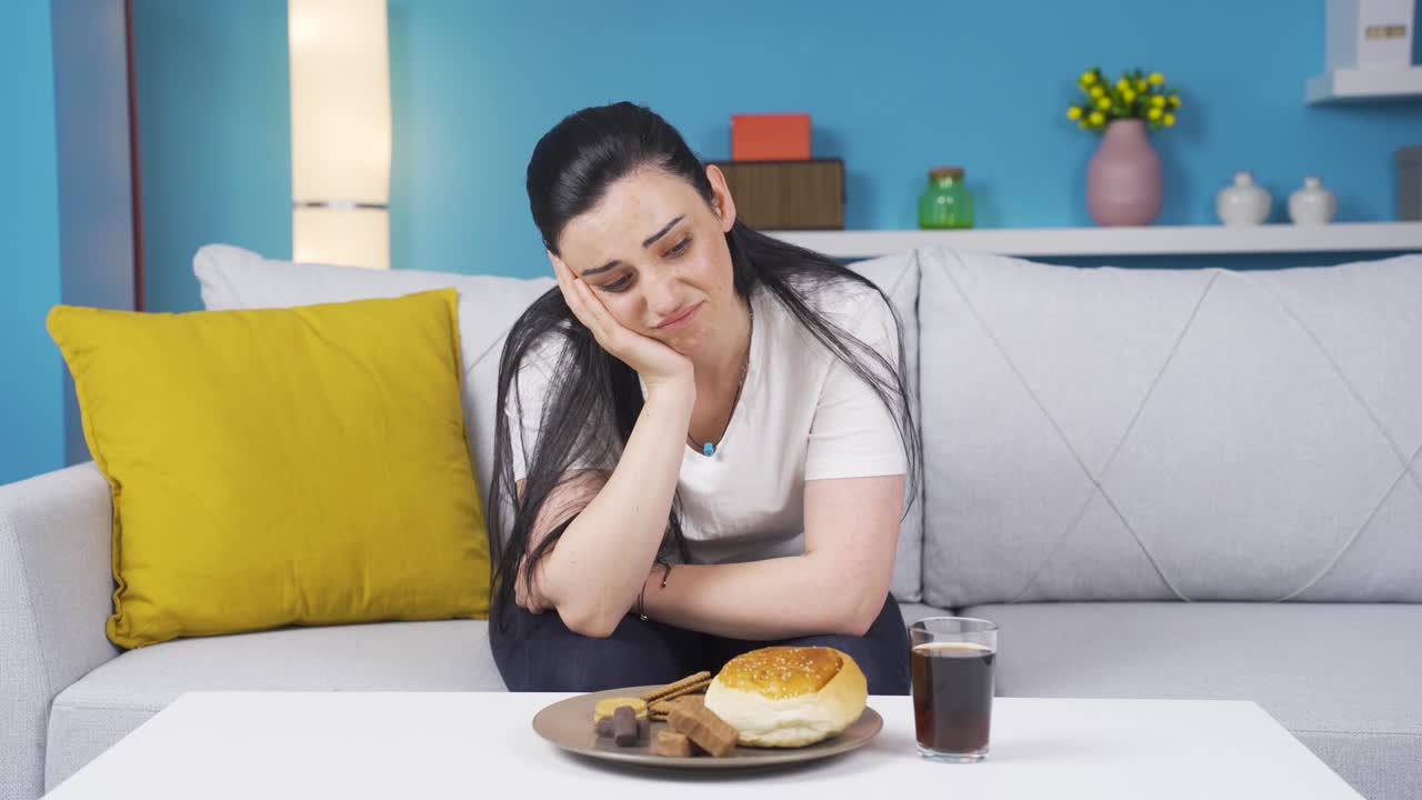 다이어트 프로그램을 따르는 데 어려움을 겪는 사람.