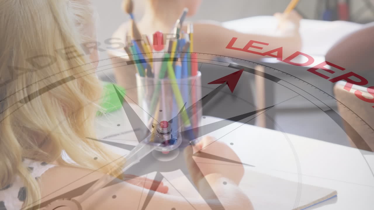 노트북에 글을 쓰는 백인 소녀 위에 텍스트와 함께 나침반의 애니메이션