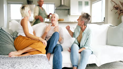Sofa,-Reden-Und-Ruhestandsnachrichten-Für-Freundinnen