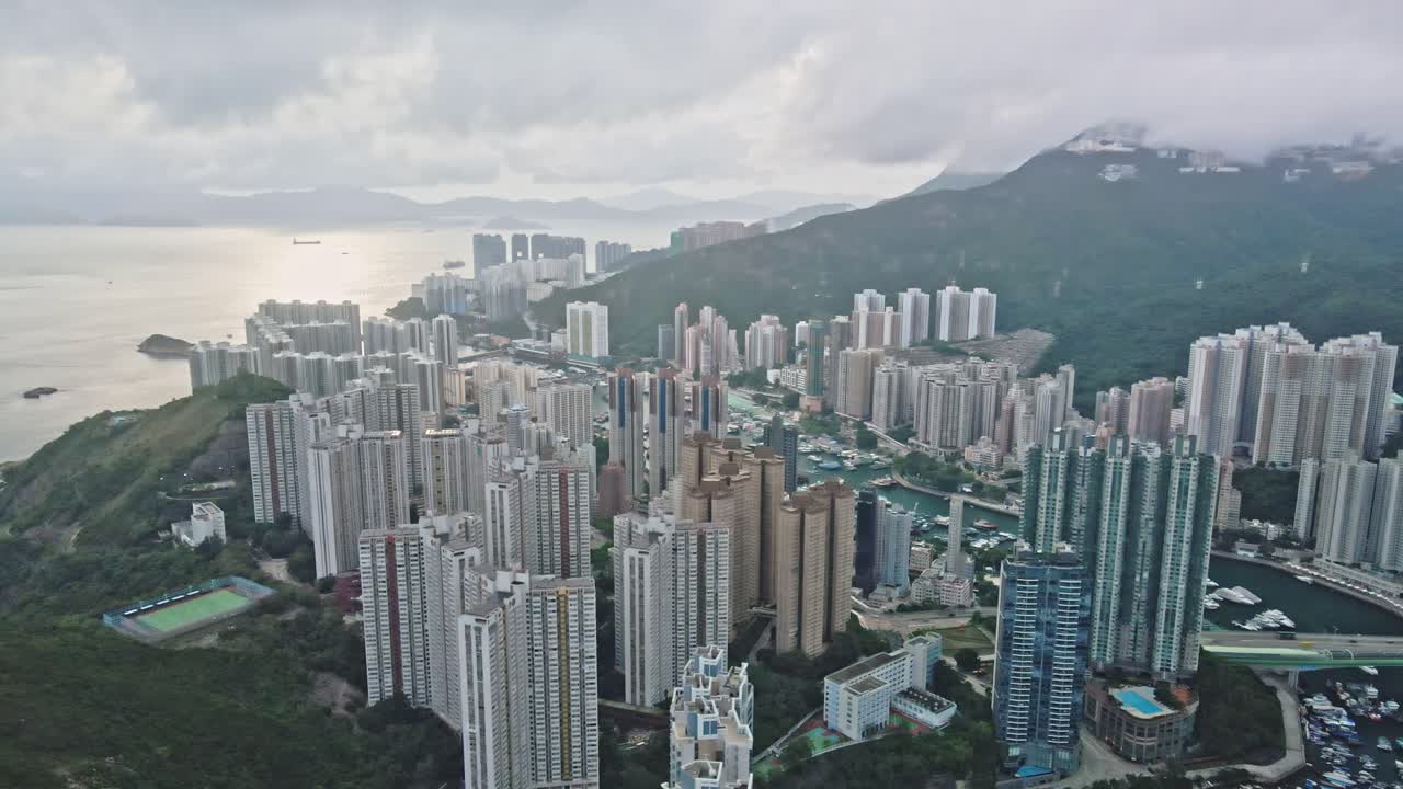 멋진 햇빛 아래 홍콩 애버딘 중국 도시의 탁 트인 공중 전망