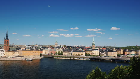 panorama de la ciudad de estocolmo un día claro y soleado en la capital de suecia video 4k