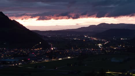 Lapso-De-Tiempo-Nocturno,-Los-Fuegos-Artificiales-Celebran-El-Aniversario-De-La-Independencia-Suiza