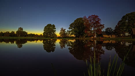 Timelapse-Escénico-A-Orillas-Del-Lago-De-Día-A-Noche.