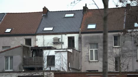 Facade-of-suburbian-houses-in-Belgium