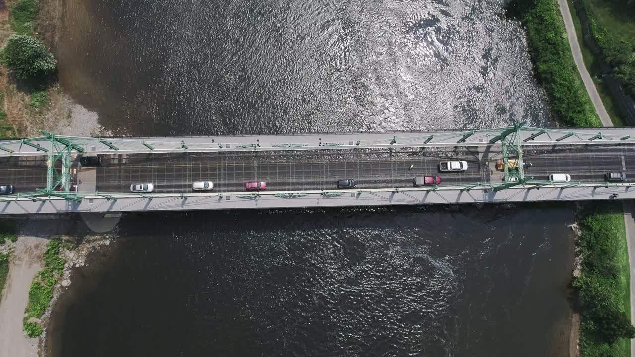 이스턴 파 (easton pa) 와 델라웨어 강 (delaware river) 의 항공 뷰