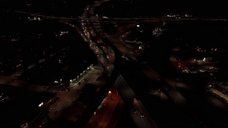 vuelo de avión no tripulado del centro de calgary por la noche