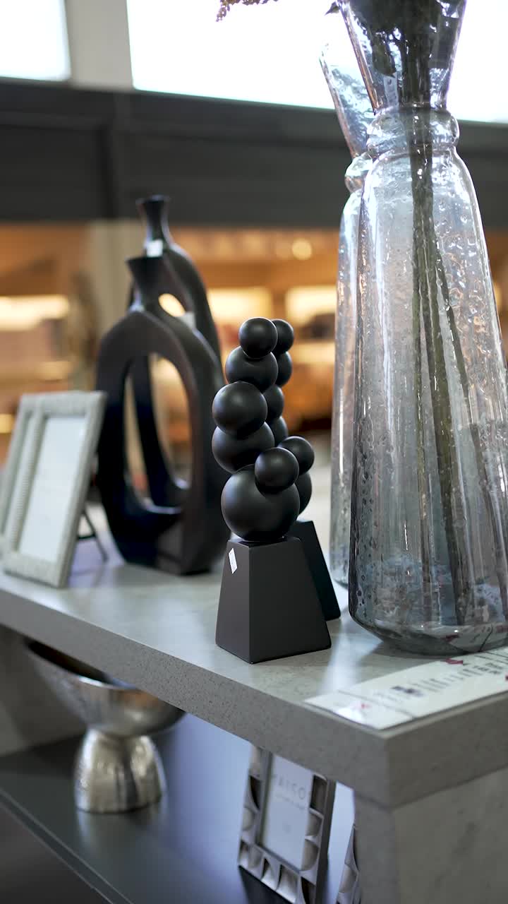 Unique sculptures and stunning vases are displayed in a stylish showroom, providing an elegant backdrop for art lovers. The clean design creates a modern atmosphere for appreciation