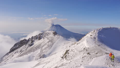 Popocatepetl-volcano,-seen-from-the-top-of-the-Iztaccihuatl-volcano