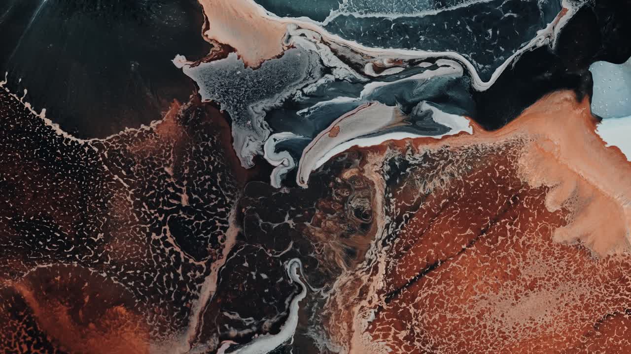 diferentes colores de tinta y pintura reacción líquida