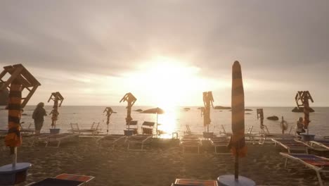 Sonnenuntergang-Im-Zeitraffer-Am-Strand-Von-Ischia