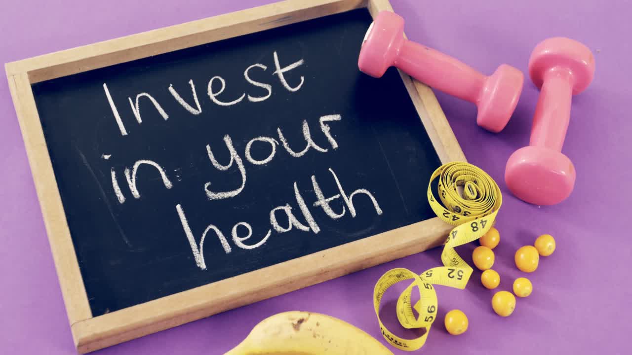 덤벨, 과일, 측정 테이프 및 슬레이트