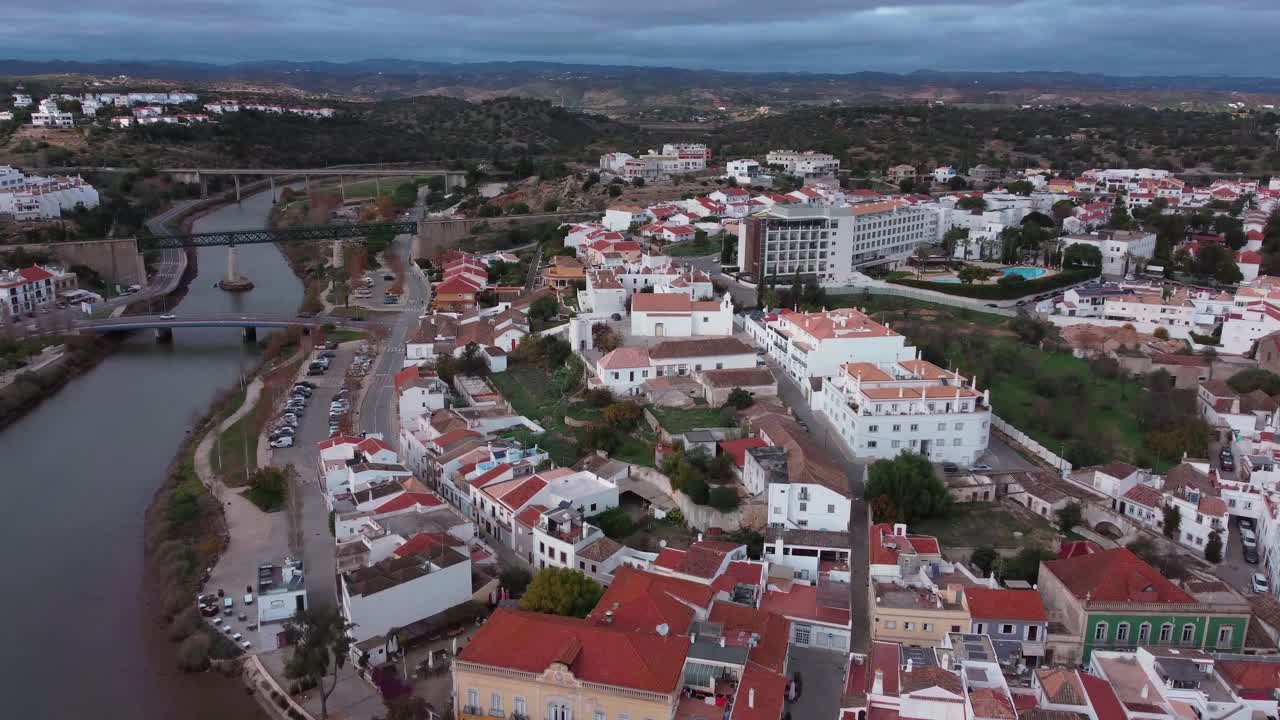 increíble vista aérea de cidade tavira, algarve - portugal