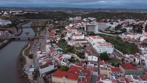 Increíble-Vista-Aérea-De-La-Ciudad-De-Tavira,-Algarve---Portugal