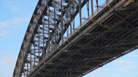 debajo del puente del puerto de sydney en australia