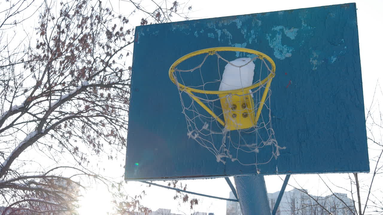 viejo tablero de baloncesto