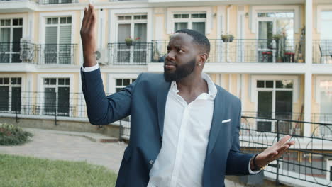 Relaxed-african-business-man-dancing-on-urban-street