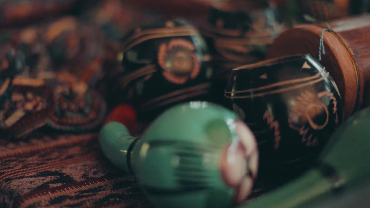 cerca de maracas y otros recuerdos guatemaltecos