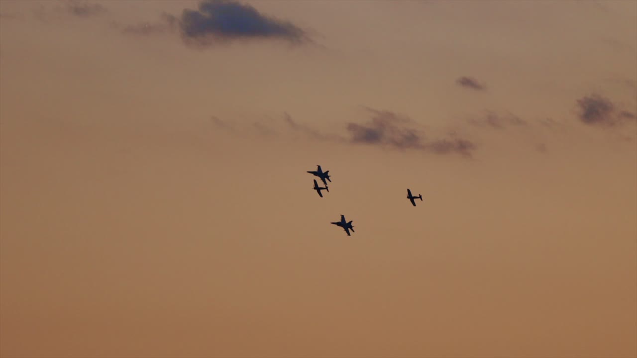 aviones de combate militares de formación de vuelo silueta f18