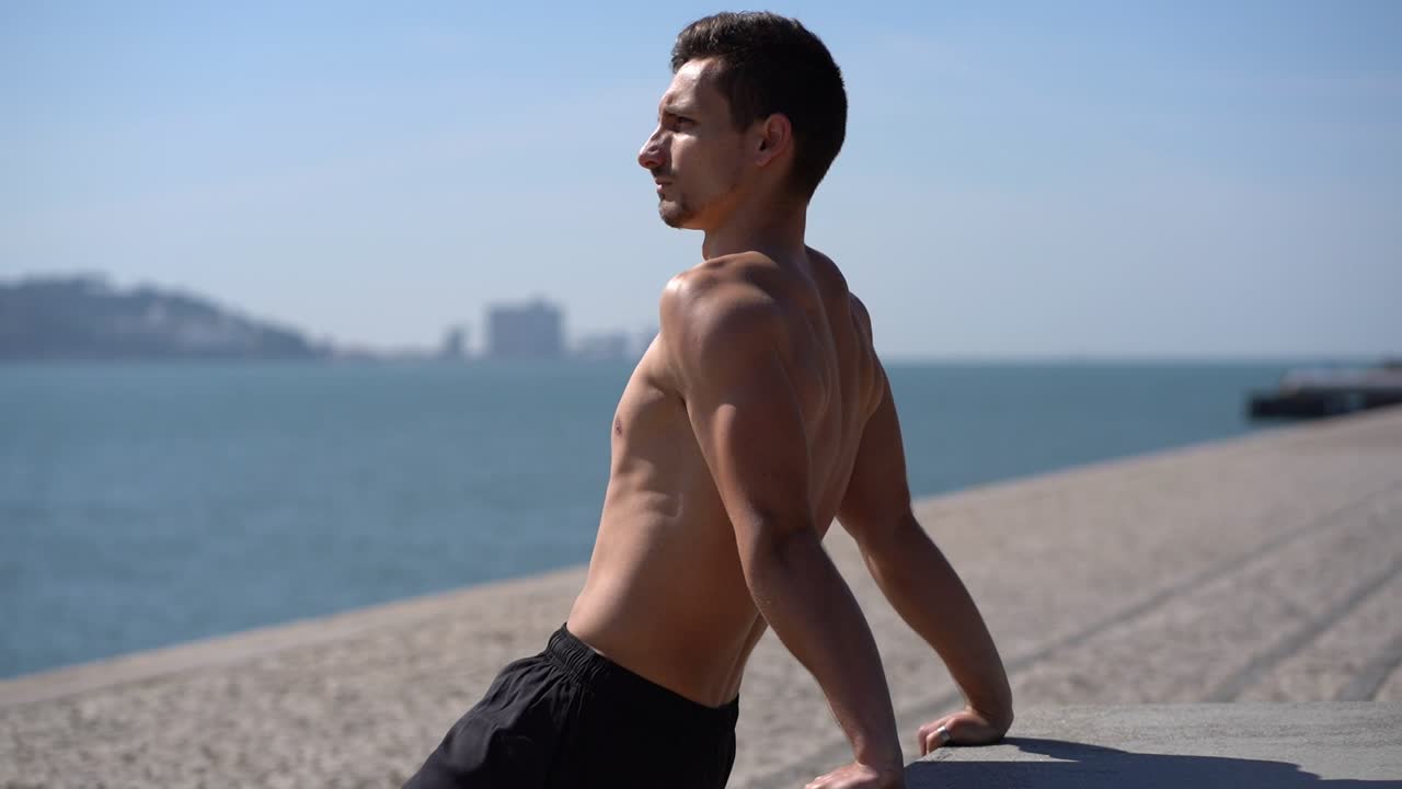 강변 에서 집중적 인 운동 선수 훈련