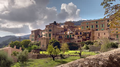 Timelapse-De-La-Fachada-De-Una-Casa-De-Valdemossa-En-Mallorca