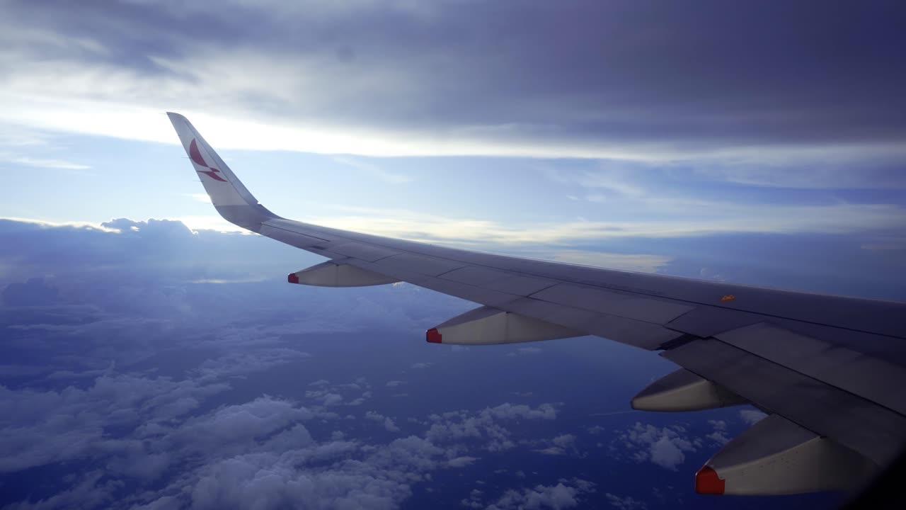 viaje en avión tranquilo para disfrutar del verano y las vacaciones