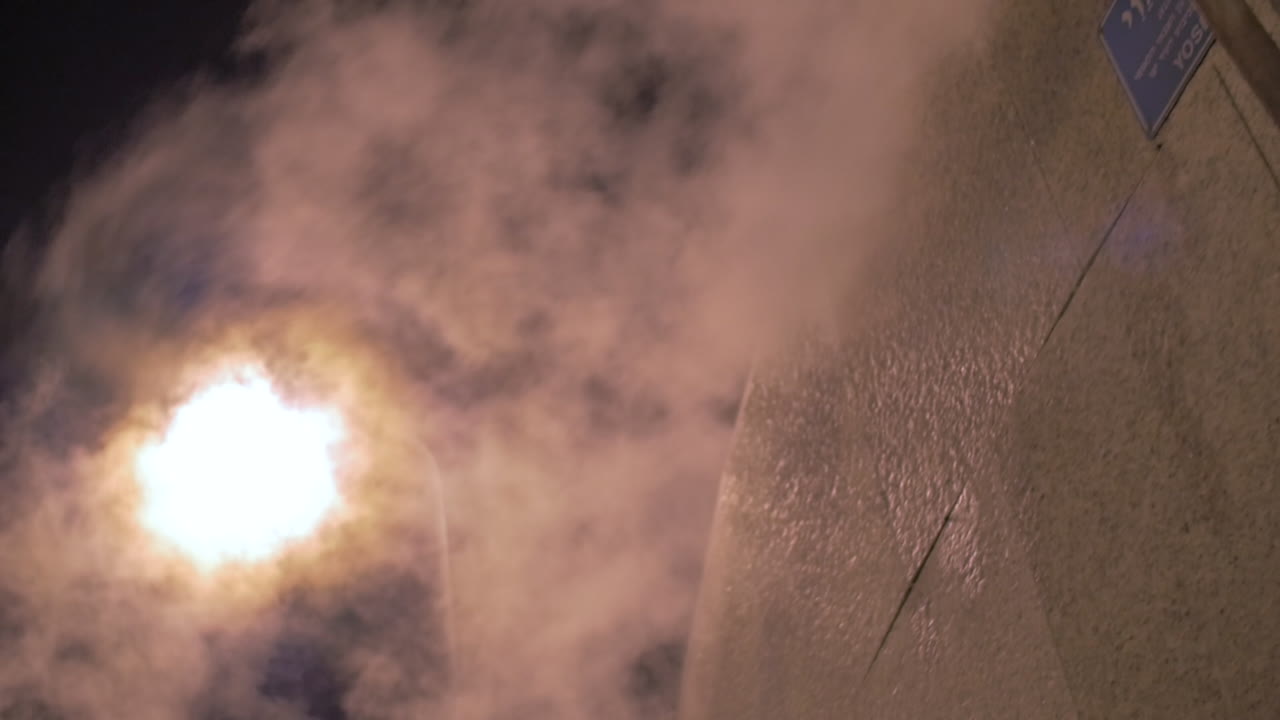 콘덴싱 보일러 파이프에서 바으로 퍼지는 증기