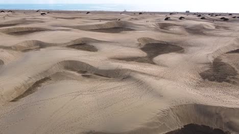 Sanddünen-Wüste-Gegen-Meereslandschaft-In-Maspalomas-Gran-Canaria-Wüsten-In-Der-Nähe-Der-Küste