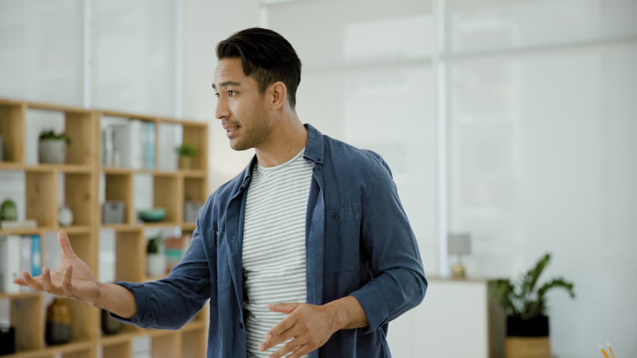 현대적 인 사무실 에서 일 하는 사람