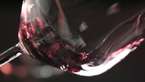 Red-wine-gently-flows-into-the-Glass-wine-in-Slow-motion,-detailed-shot