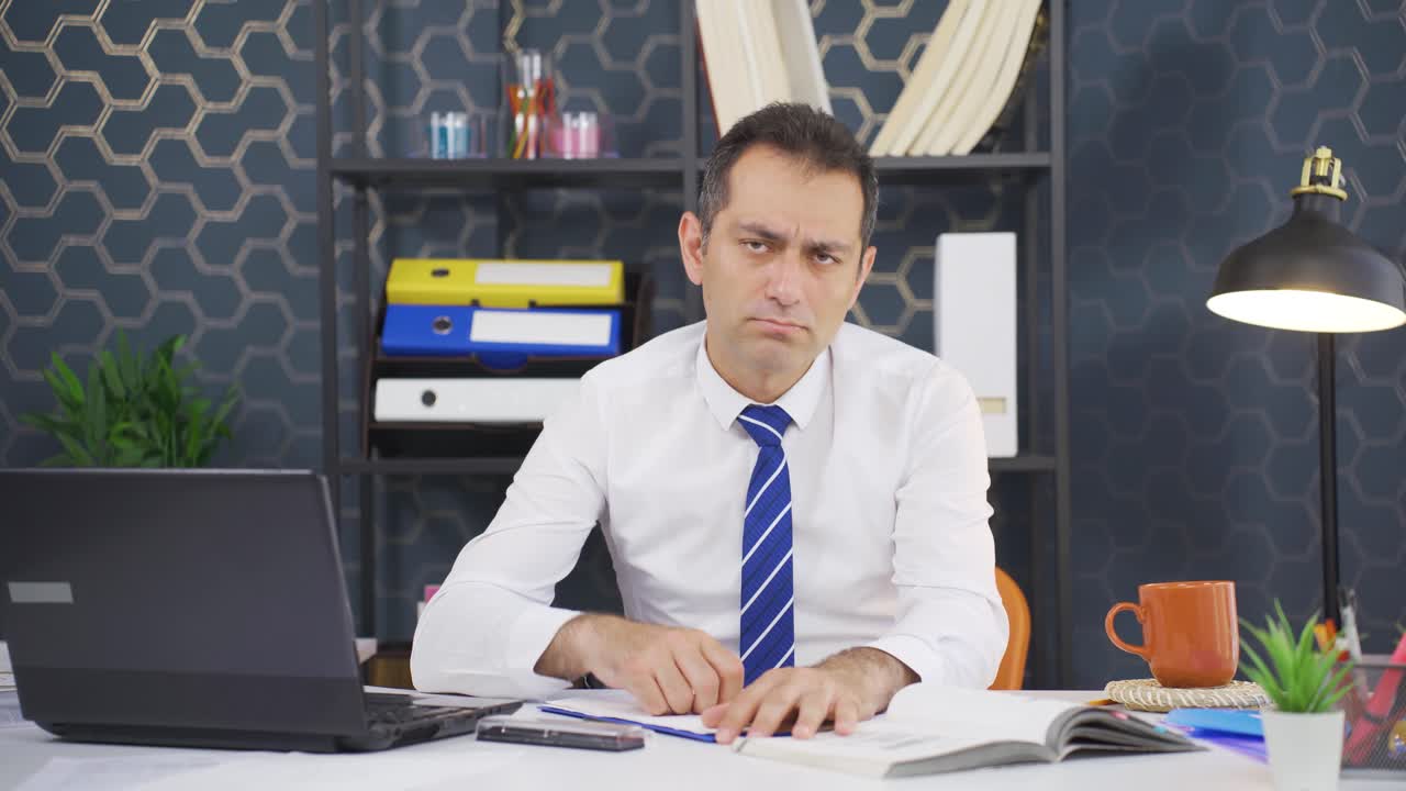 사려 깊은 사업가입니다.