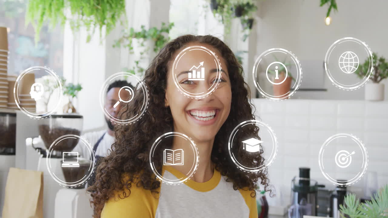 animación de icono en círculos sobre mujer biracial sonriente de pie en cafés