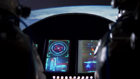 astronautas en la cabina de la nave espacial