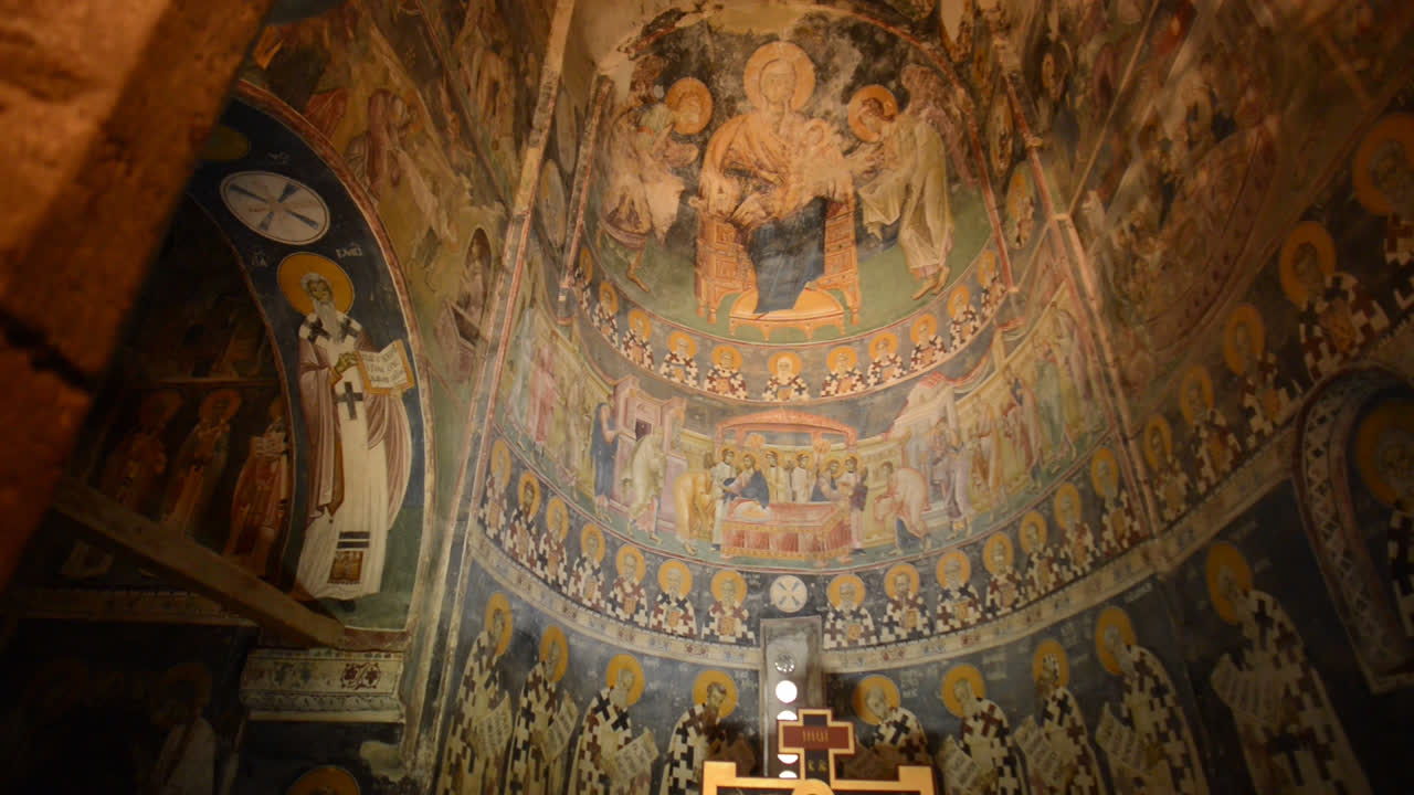 정교회 교회 안 의 벽화 가노피 의  ⁇