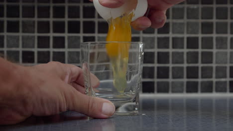 Egg-getting-cracked-with-one-hand