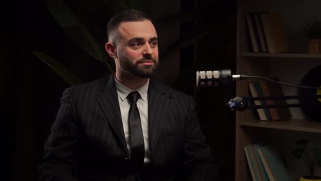 hombre de negocios en una entrevista