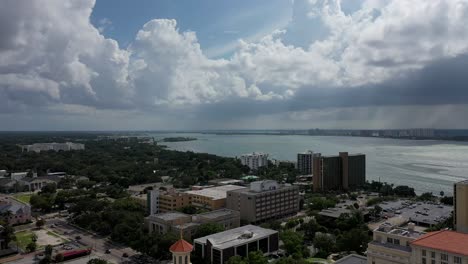 Centro-De-Clearwater-Con-Muchas-Nubes-Y-Vista-Al-Golfo